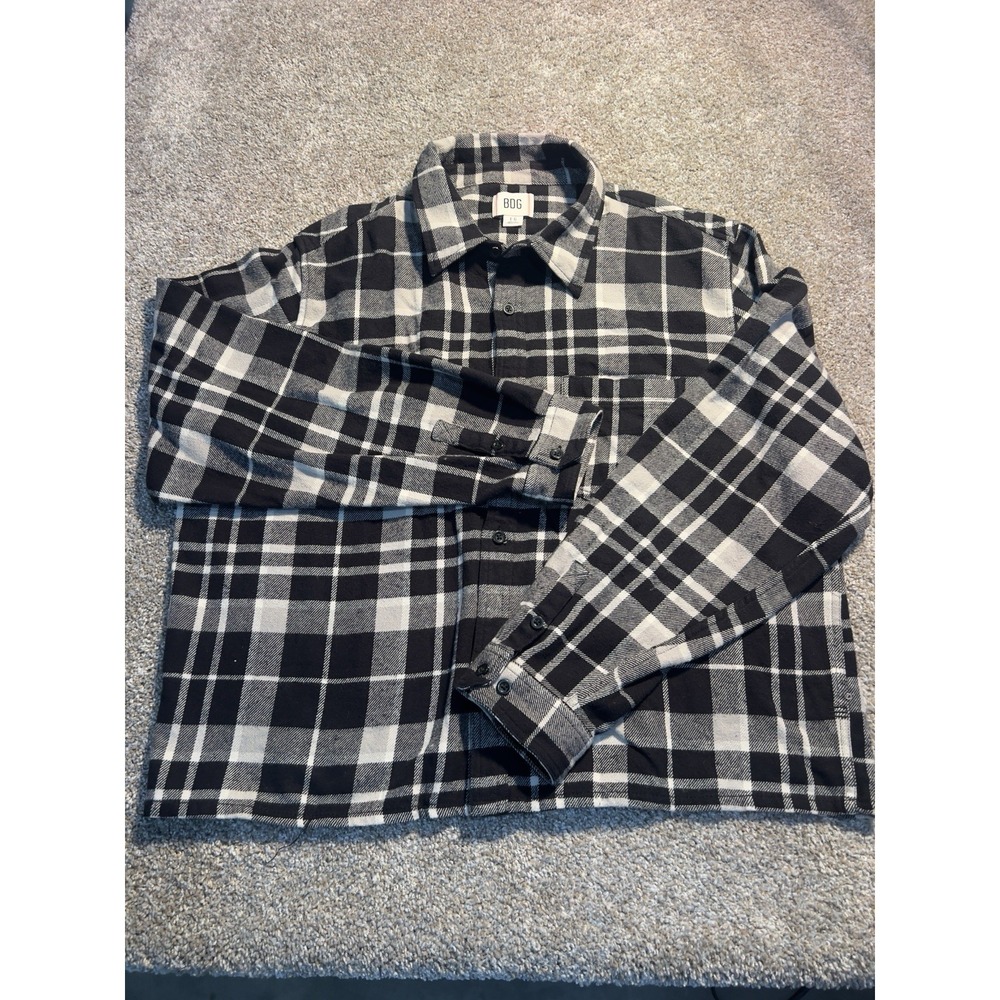 BDG Button Up black/white Long Sleeve Flannel 1 front Pocket
